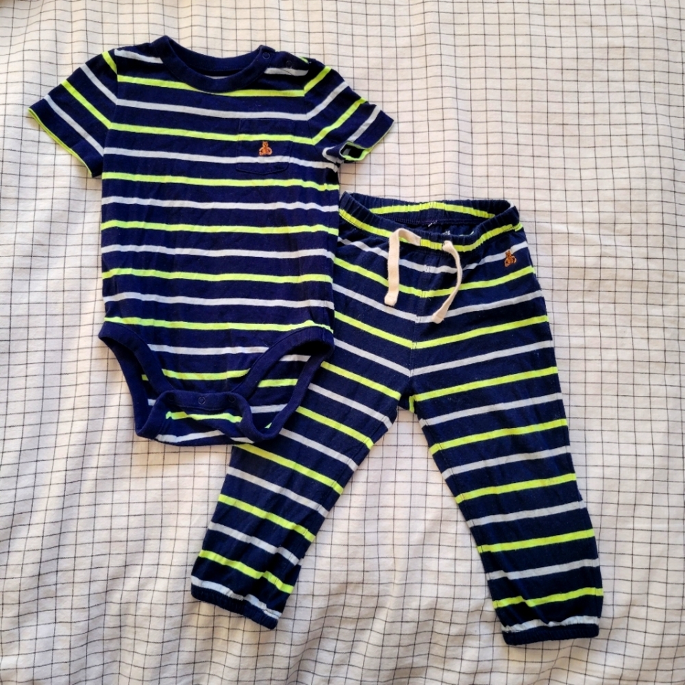 GAP 18-24 month set bodysuit and pants